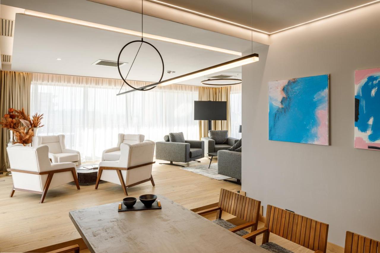 Hotel Qosmo 4*