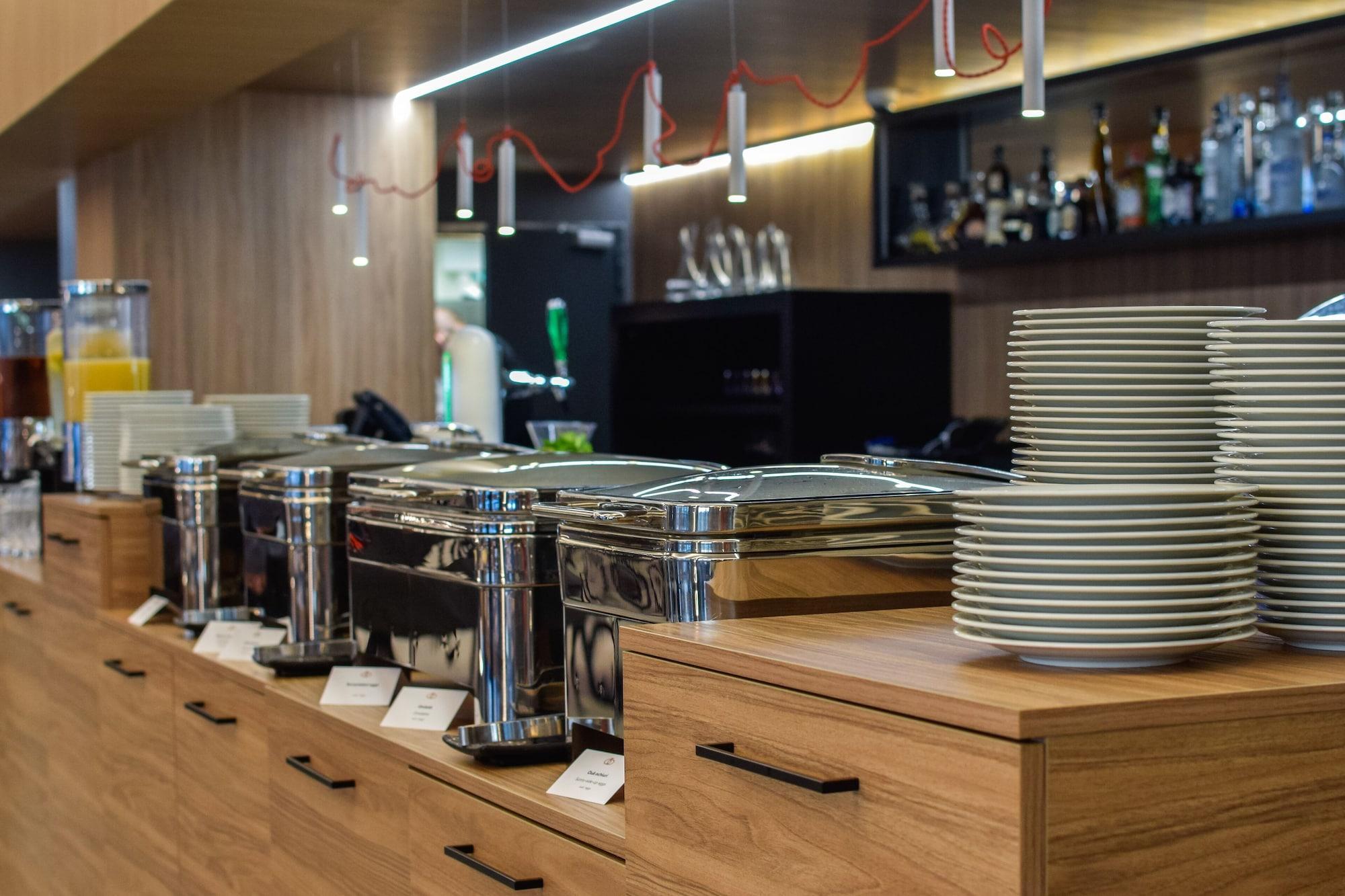 Hotel Qosmo